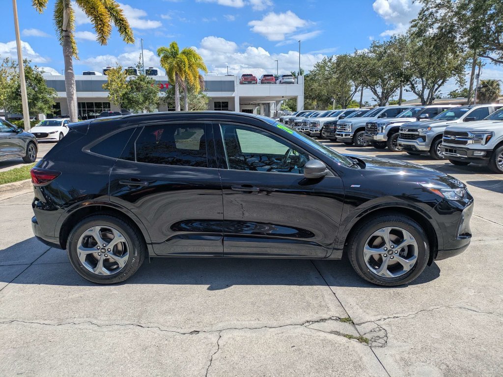 Certified 2024 Ford Escape ST-Line w/ Tech Pack #1 AWD/4WD image 3