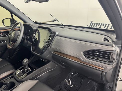 Used 2025 Subaru Forester Sport w/ Popular Package #2 AWD/4WD image 39