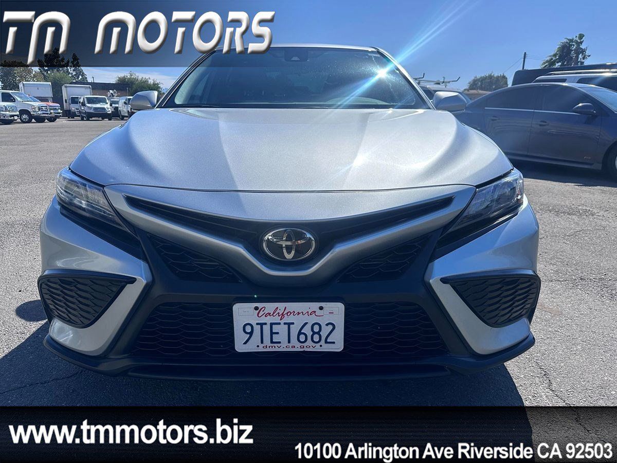 Used 2022 Toyota Camry SE w/ Carpet Mat Package (TMS) FWD image 2