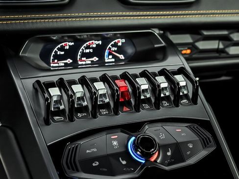 Used 2018 Lamborghini Huracan LP 580-2 RWD image 32