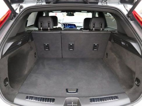 Used 2025 Cadillac XT4 Premium Luxury image 8