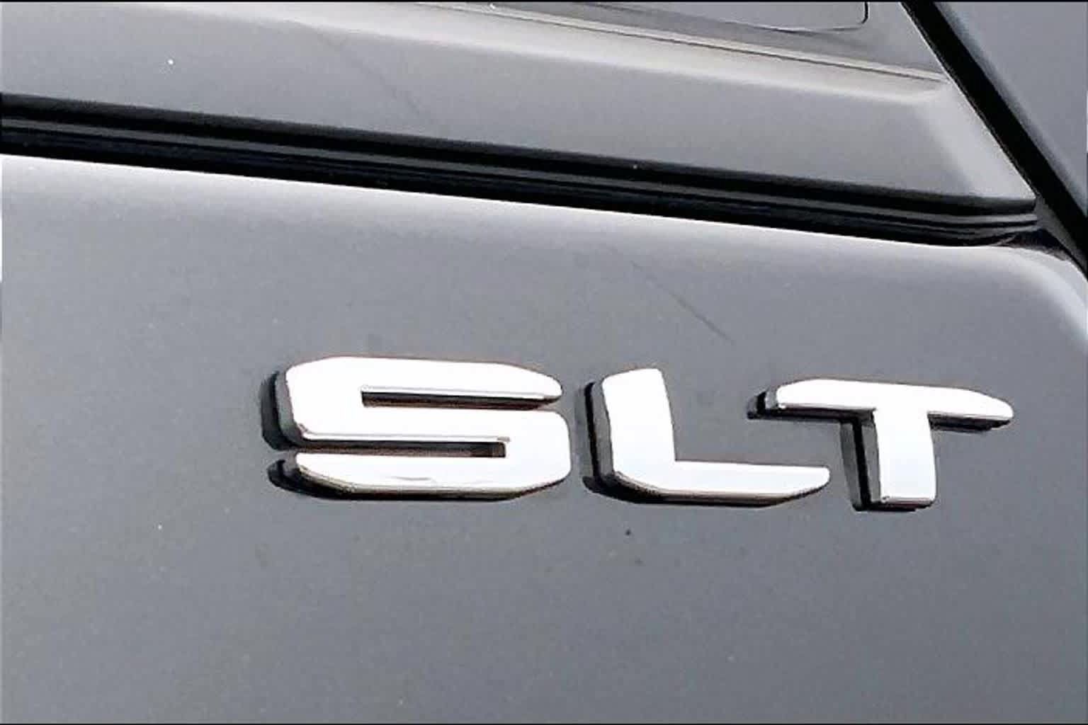 Used 2022 GMC Terrain SLT w/ Infotainment Package II FWD image 9