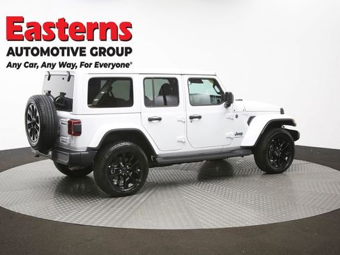 Used 2025 Jeep Wrangler Unlimited Sahara AWD/4WD image 41