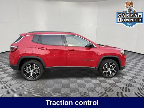 Used 2024 Jeep Compass Latitude AWD/4WD image 7