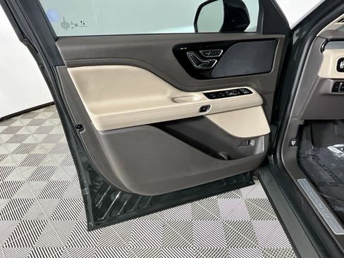 Certified 2023 Lincoln Aviator 2WD w/ Premium Package image 18