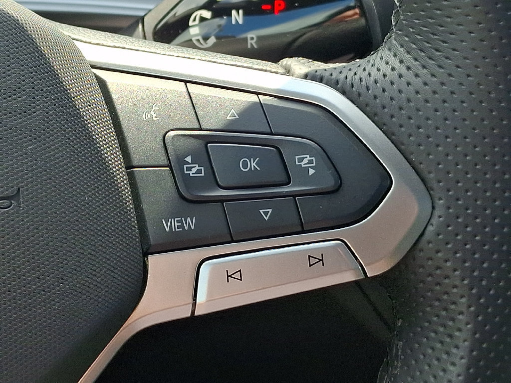 Used 2025 Volkswagen Tiguan SE R-Line AWD/4WD image 22