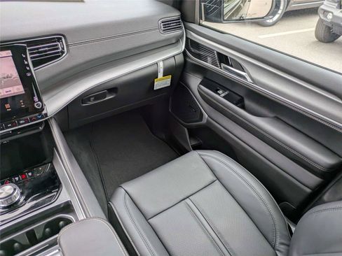 New 2026 Jeep Grand Wagoneer L 2WD w/ Premium Group I image 18