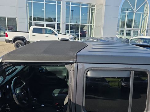 Used 2021 Jeep Gladiator Sport AWD/4WD image 14