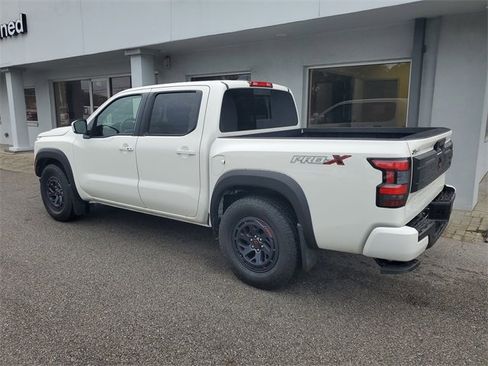 Used 2025 Nissan Frontier Pro-X image 2