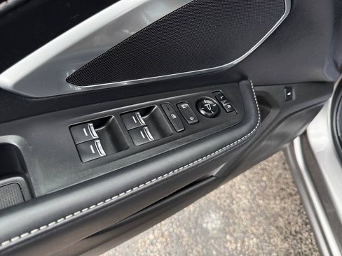 Used 2025 Acura RDX SH-AWD image 14