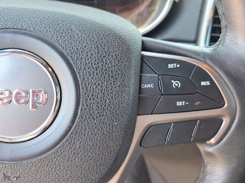Used 2018 Jeep Grand Cherokee Altitude AWD/4WD image 15