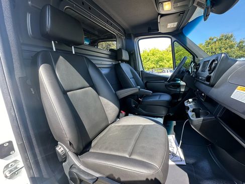 Used 2023 Mercedes-Benz Sprinter 1500 image 18