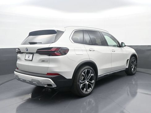 New 2026 BMW X5 xDrive40i w/ Premium Package AWD/4WD image 7