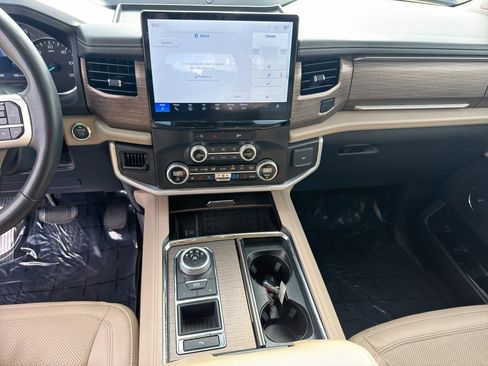 Used 2024 Ford Expedition Max Limited image 28
