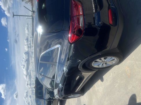 Used 2020 Kia Sorento LX w/ LX I4 Convenience Package FWD image 3
