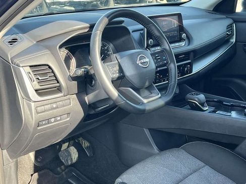 Used 2025 Nissan Rogue SV image 12