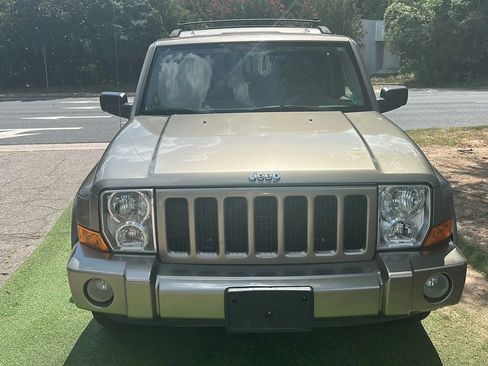 Used 2006 Jeep Commander 4WD image 2