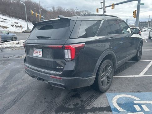 Used 2025 Ford Explorer ST-Line w/ ST-Line Street Pack image 3