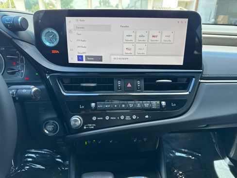 Used 2023 Lexus ES 300h w/ Premium Package FWD image 18