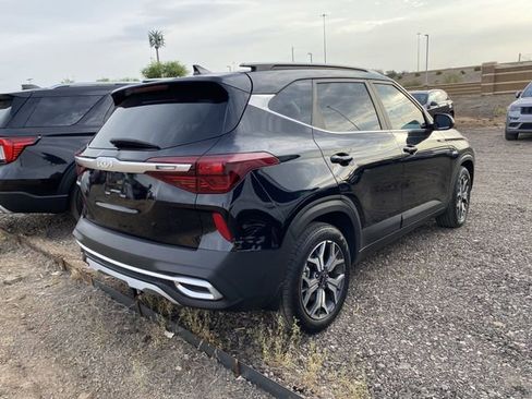 Used 2023 Kia Seltos EX image 4