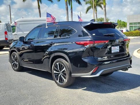 Used 2022 Toyota Highlander XSE image 3