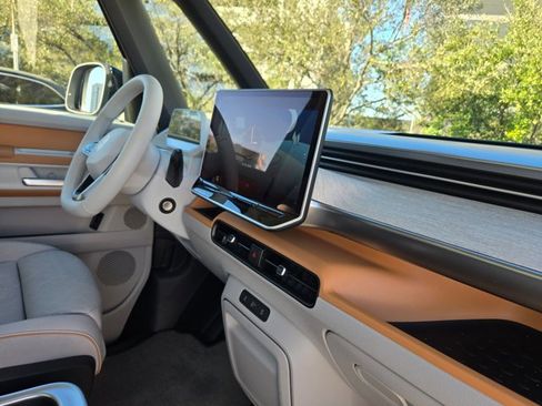 Used 2025 Volkswagen ID. Buzz Pro S Plus image 20