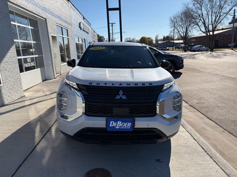 Used 2023 Mitsubishi Outlander SE Black Edition image 7