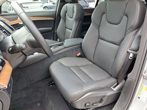 New 2025 Volvo XC90 B6 Plus w/ Protection Package image 7