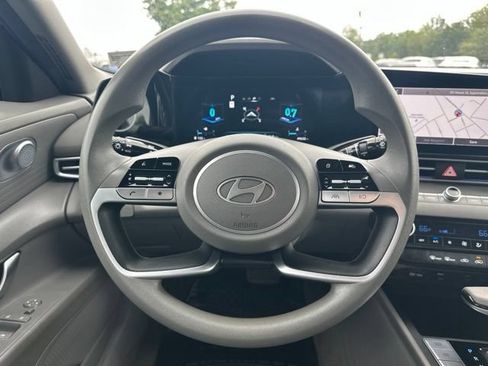 Used 2024 Hyundai Elantra SEL FWD image 20