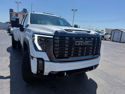 Used 2024 GMC Sierra 3500 Denali Ultimate AWD/4WD image 3