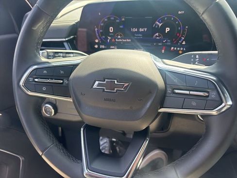 Used 2025 Chevrolet Suburban Z71 image 7