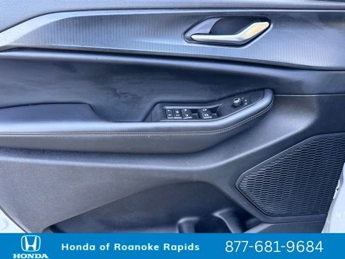 Used 2024 Jeep Grand Cherokee L Laredo image 25