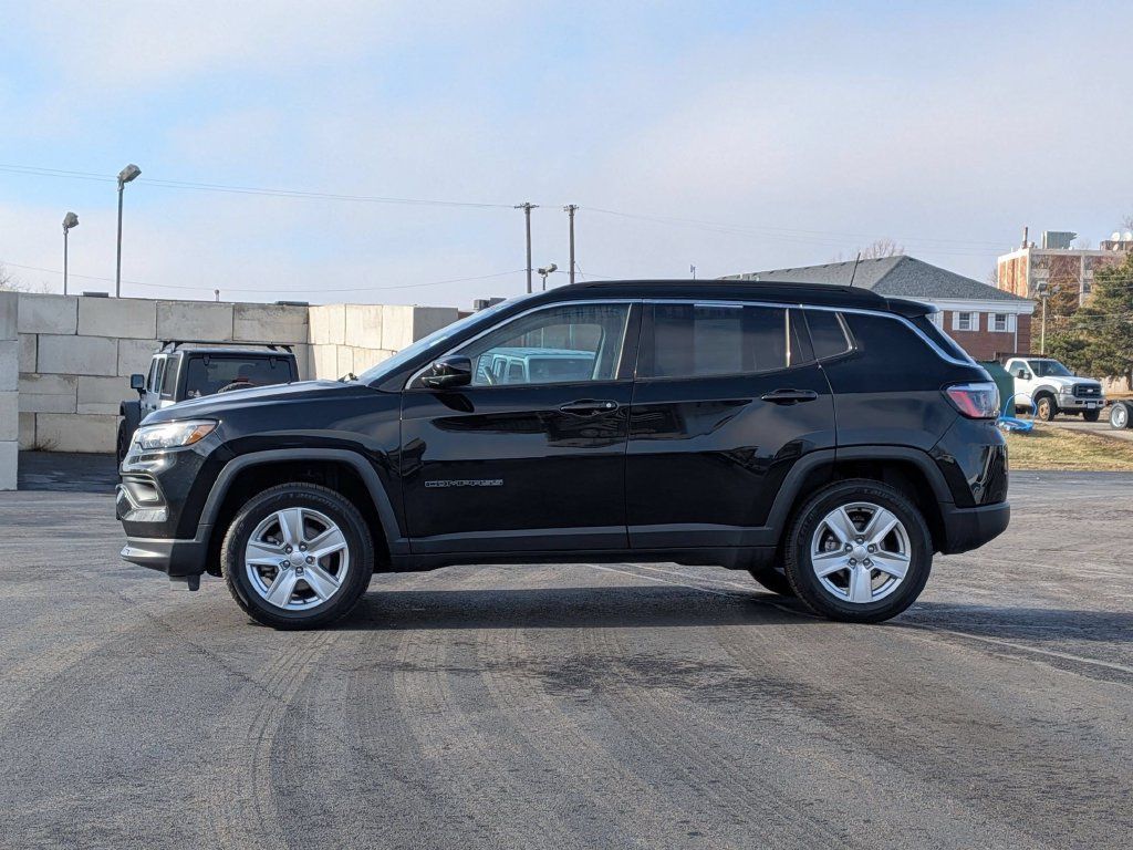 Used 2022 Jeep Compass Latitude w/ Convenience Group AWD/4WD image 4