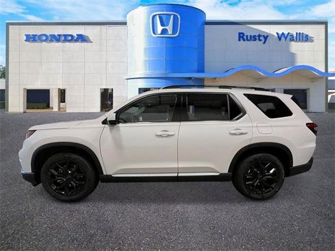New 2025 Honda Pilot Touring image 6
