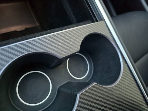 Used 2021 Tesla Model Y Long Range image 21