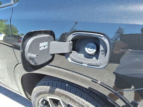 Certified 2026 Chevrolet Traverse High Country FWD image 12