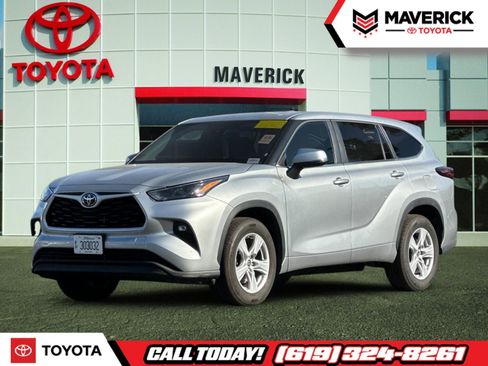 Used 2025 Toyota Highlander LE FWD image 1