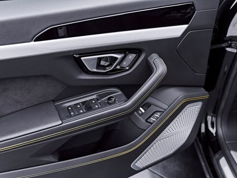Used 2022 Lamborghini Urus AWD/4WD image 41