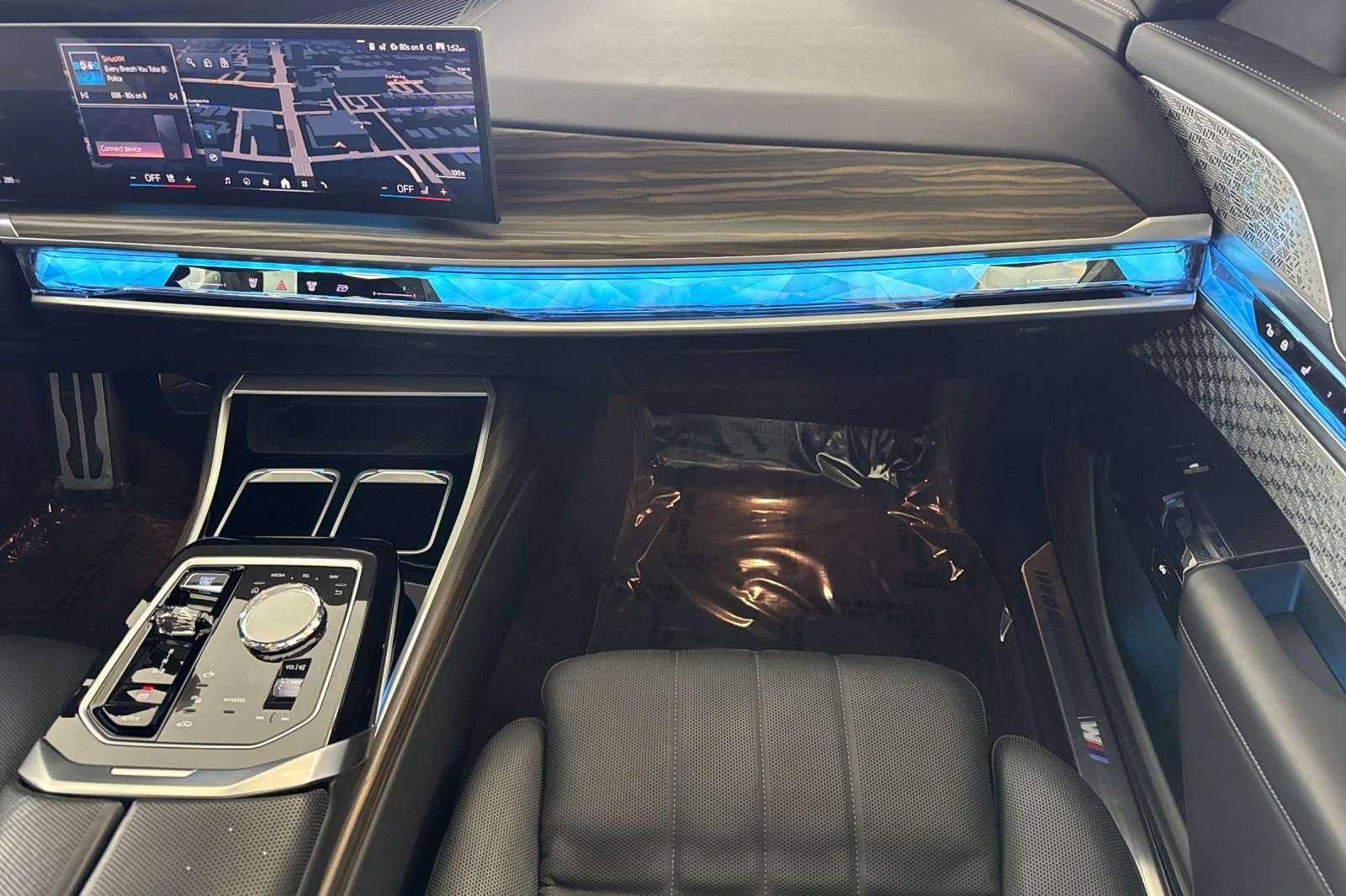 Certified 2023 BMW i7 xDrive60 AWD/4WD image 32
