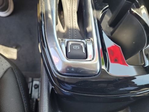 Used 2025 Chevrolet Trax LT w/ LT Convenience Package FWD image 23
