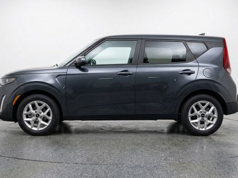 Used 2025 Kia Soul LX w/ LX Technology Package FWD image 5