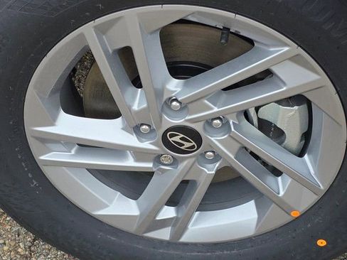 Certified 2025 Hyundai Tucson SE image 18