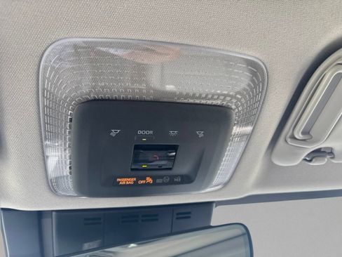 Used 2024 Toyota Prius XLE FWD image 19