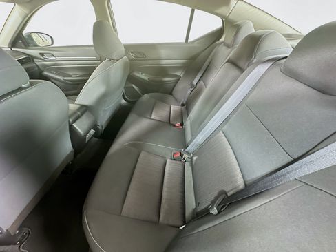 Used 2024 Nissan Altima 2.5 SV FWD image 25