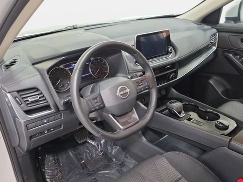 Used 2025 Nissan Rogue SV AWD/4WD image 14