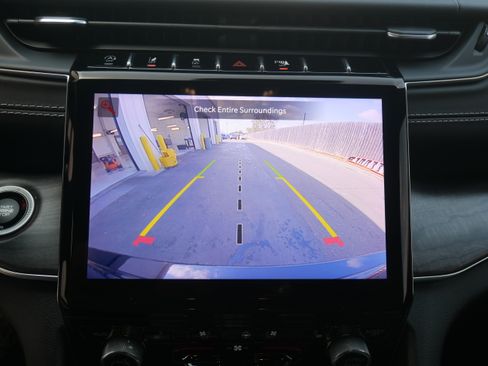 Used 2022 Jeep Grand Cherokee Overland w/ Luxury Tech Group IV image 26