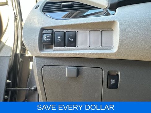 Used 2019 Toyota Sienna XLE w/ XLE Navigation Package FWD image 10