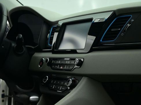 Used 2017 Kia Niro Touring image 29