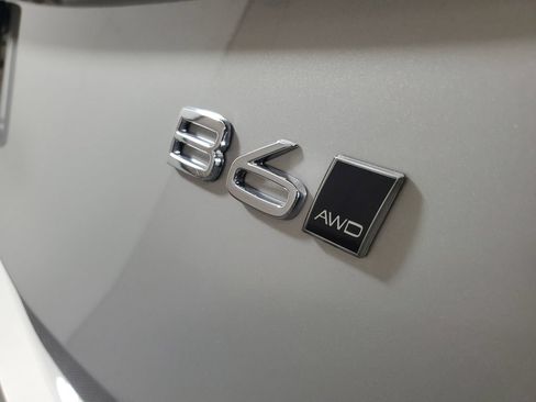 Certified 2025 Volvo XC90 B6 Core w/ Climate Package AWD/4WD image 9