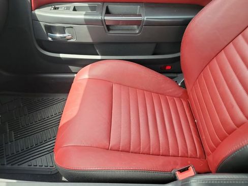 Used 2014 Dodge Challenger SXT RWD image 30